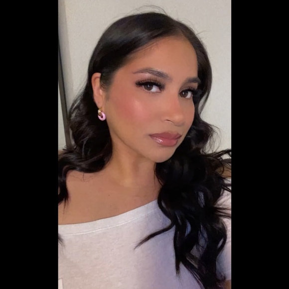 Meet your Posher, Christie - Picture 1 of 1